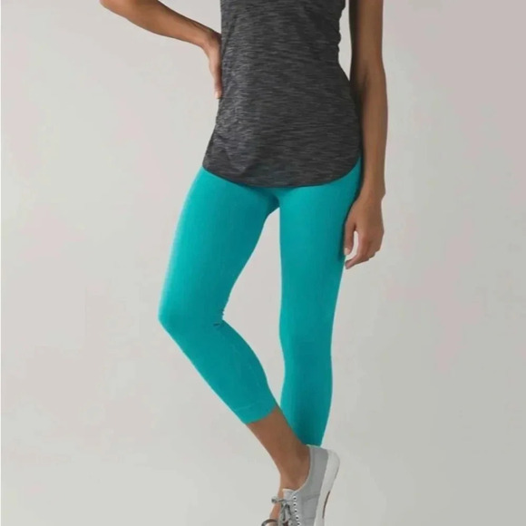 Lululemon sz 6 Zone In tight 21” in peacock blue excellent pre owned condition - Picture 3 of 10